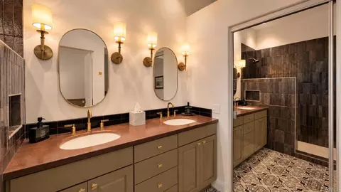 Bath - 4909 Icaria Way, Oceanside, CA 92056 photo 2 of 4