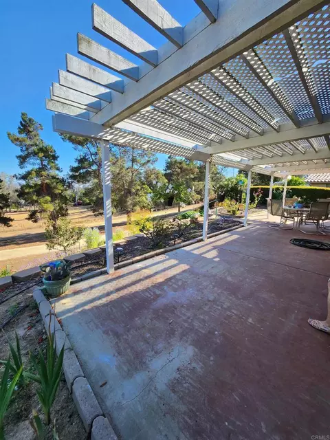 Exterior - 1066 Ridge Heights Dr, Fallbrook, CA 92028 photo 11 of 12