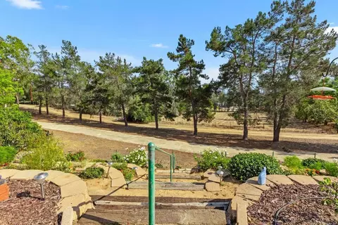 Exterior - 1066 Ridge Heights Dr, Fallbrook, CA 92028 photo 7 of 12