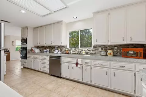 Kitchen - 1066 Ridge Heights Dr, Fallbrook, CA 92028 photo 2 of 6