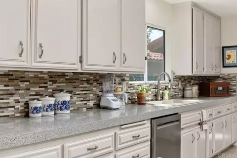 Kitchen - 1066 Ridge Heights Dr, Fallbrook, CA 92028 photo 5 of 6