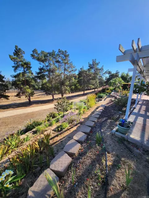 Exterior - 1066 Ridge Heights Dr, Fallbrook, CA 92028 photo 12 of 12