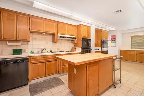 Kitchen - 1066 Ridge Heights Dr, Fallbrook, CA 92028 photo 6 of 6