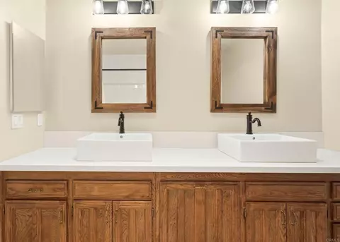 Bath - 16960 Whirlwind Ln, Ramona, CA 92065 photo 3 of 4