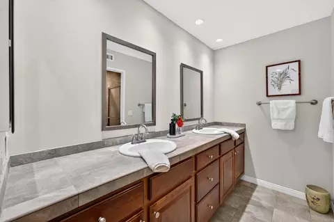 Bath - 4233 Los Padres Dr, Fallbrook, CA 92028 photo 2 of 4