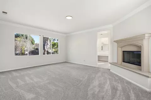 Living - 399 Amparo Dr, Escondido, CA 92025 photo 6 of 7