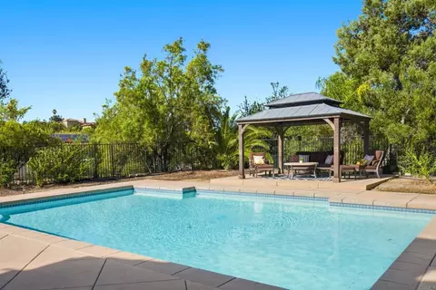 Exterior - 399 Amparo Dr, Escondido, CA 92025 photo 6 of 7