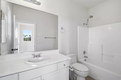Bath - 399 Amparo Dr, Escondido, CA 92025 photo 5 of 5