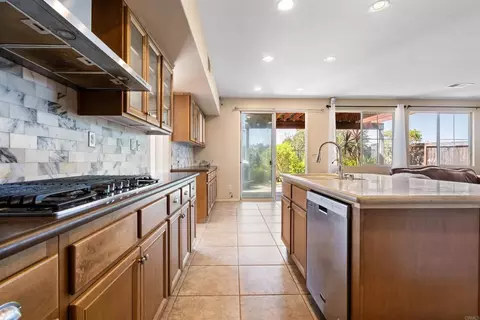 Kitchen - 5276 Willow Walk, Oceanside, CA 92057 photo 3 of 3
