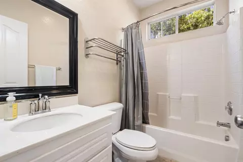 Bath - 5276 Willow Walk, Oceanside, CA 92057 photo 1 of 5