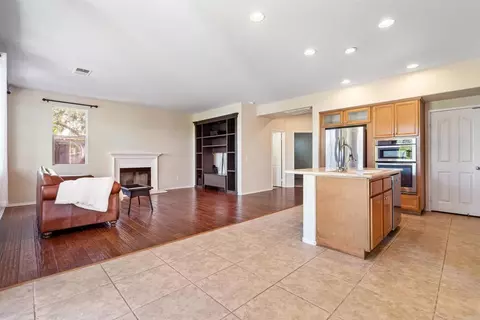 Living - 5276 Willow Walk, Oceanside, CA 92057 photo 4 of 6