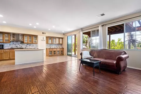 Living - 5276 Willow Walk, Oceanside, CA 92057 photo 5 of 6