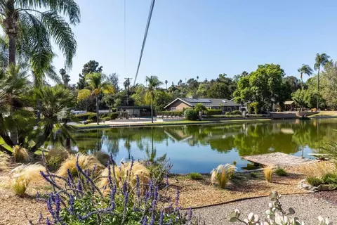 View/Area - 2125 Walnut Ln, Vista, CA 92084 photo 2 of 10