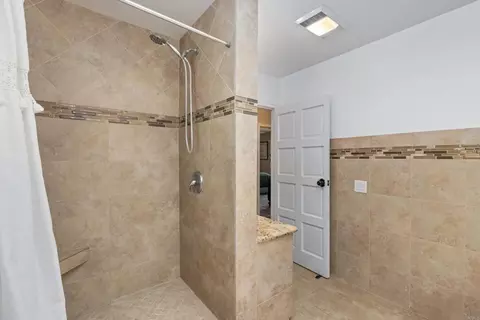 Bath - 2125 Walnut Ln, Vista, CA 92084 photo 5 of 5