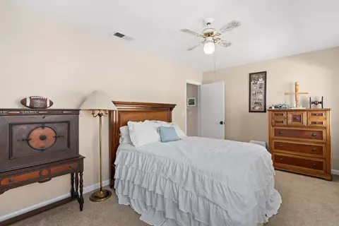 Bedroom - 2125 Walnut Ln, Vista, CA 92084 photo 4 of 8