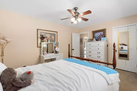 Bedroom - 2125 Walnut Ln, Vista, CA 92084 photo 6 of 8
