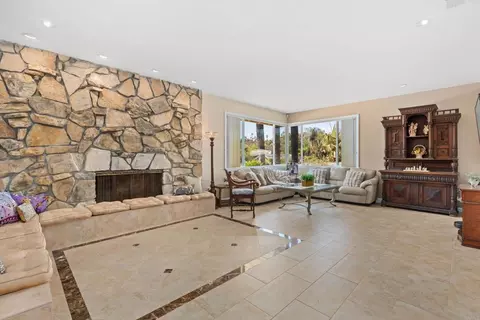 Living - 2125 Walnut Ln, Vista, CA 92084 photo 1 of 3