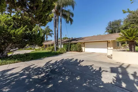 Exterior - 2125 Walnut Ln, Vista, CA 92084 photo 5 of 16
