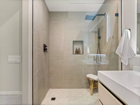 Bath - 4925 Icaria Way, Oceanside, CA 92056 photo 5 of 5