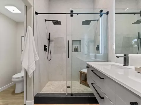 Bath - 4925 Icaria Way, Oceanside, CA 92056 photo 2 of 5
