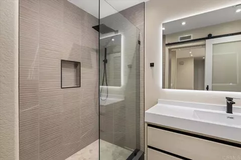 Bath - 4925 Icaria Way, Oceanside, CA 92056 photo 2 of 5