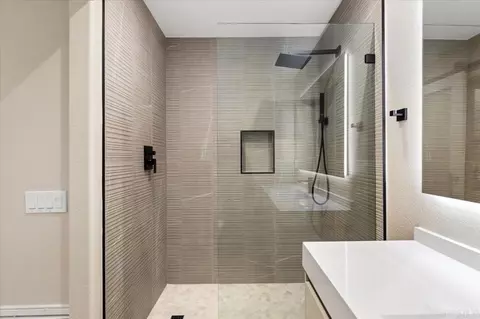 Bath - 4925 Icaria Way, Oceanside, CA 92056 photo 3 of 5