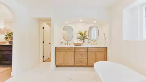 Bath - 2399 Ivy Rd, Oceanside, CA 92054 photo 4 of 6