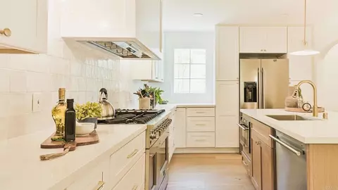 Kitchen - 2399 Ivy Rd, Oceanside, CA 92054 photo 4 of 7
