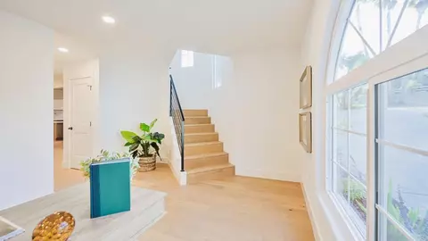Entry Way - 2399 Ivy Rd, Oceanside, CA 92054 photo 5 of 8