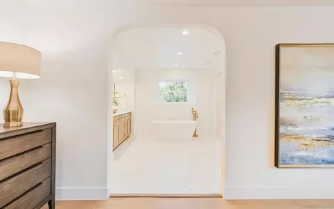 Entry Way - 2399 Ivy Rd, Oceanside, CA 92054 photo 7 of 8