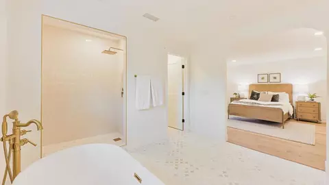Bath - 2399 Ivy Rd, Oceanside, CA 92054 photo 5 of 6