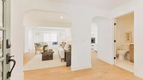 Entry Way - 2399 Ivy Rd, Oceanside, CA 92054 photo 3 of 8