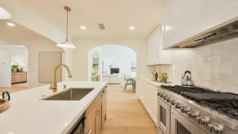 Kitchen - 2399 Ivy Rd, Oceanside, CA 92054 photo 6 of 7
