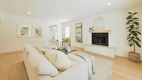 Living - 2399 Ivy Rd, Oceanside, CA 92054 photo 4 of 8