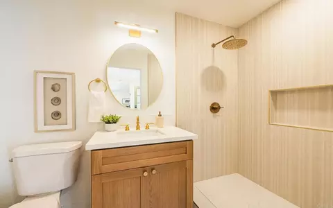 Bath - 2399 Ivy Rd, Oceanside, CA 92054 photo 1 of 6