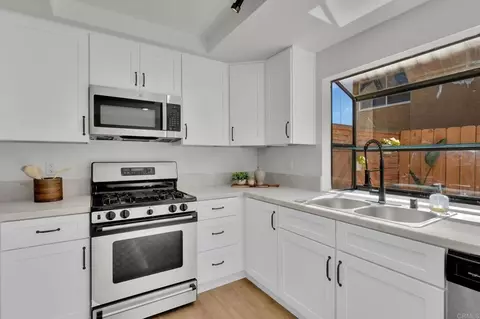 Kitchen - 231 Argus Way, Oceanside, CA 92057 photo 3 of 4