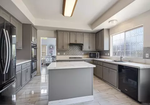Kitchen - 1737 Foxfire Ct, Escondido, CA 92026 photo 3 of 4