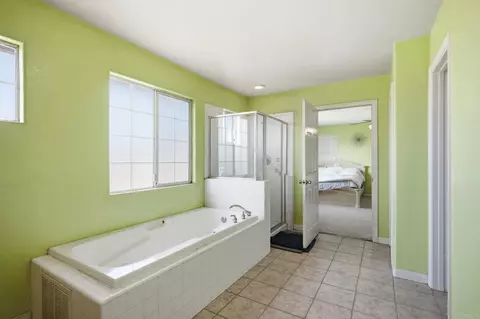 Bath - 1737 Foxfire Ct, Escondido, CA 92026 photo 3 of 4