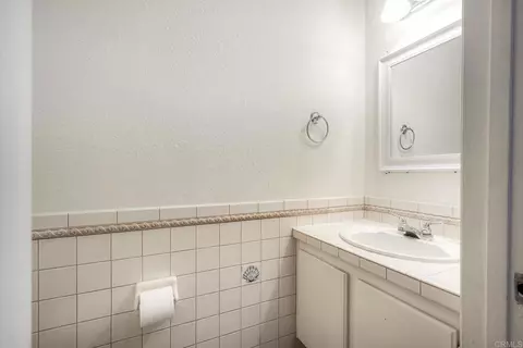 Bath - 12963 Cree Ct, Poway, CA 92064 photo 1 of 4