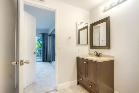 Bath - 12963 Cree Ct, Poway, CA 92064 photo 3 of 4