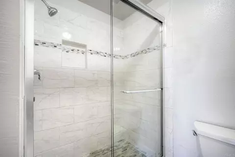Bath - 12963 Cree Ct, Poway, CA 92064 photo 4 of 4