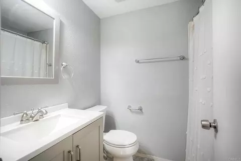 Bath - 12963 Cree Ct, Poway, CA 92064 photo 2 of 4