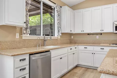 Kitchen - 23560 Green Gln, Ramona, CA 92065 photo 3 of 8