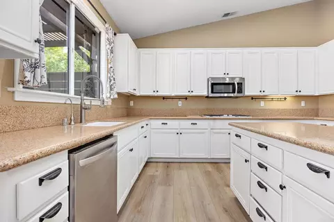 Kitchen - 23560 Green Gln, Ramona, CA 92065 photo 4 of 8