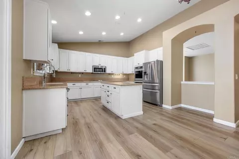 Kitchen - 23560 Green Gln, Ramona, CA 92065 photo 7 of 8