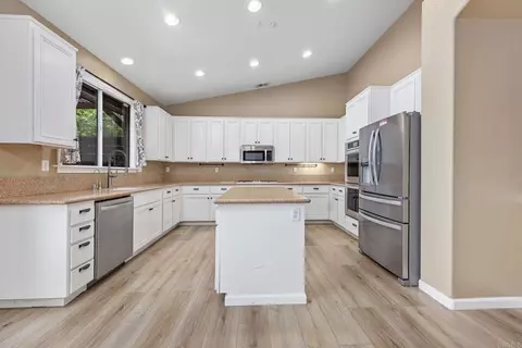 Kitchen - 23560 Green Gln, Ramona, CA 92065 photo 1 of 8