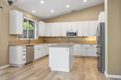 Kitchen - 23560 Green Gln, Ramona, CA 92065 photo 2 of 8