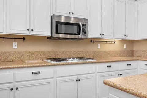 Kitchen - 23560 Green Gln, Ramona, CA 92065 photo 5 of 8