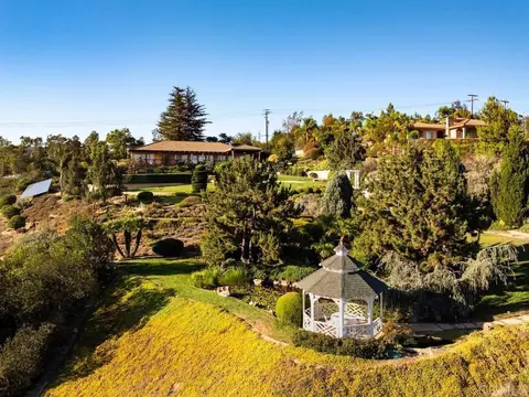 View/Area - 4241 Via El Dorado, Fallbrook, CA 92028 photo 5 of 9