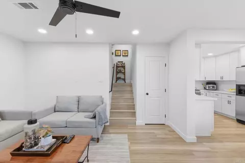 Entry Way - 968 Marlin Dr, Vista, CA 92084 photo 5 of 8